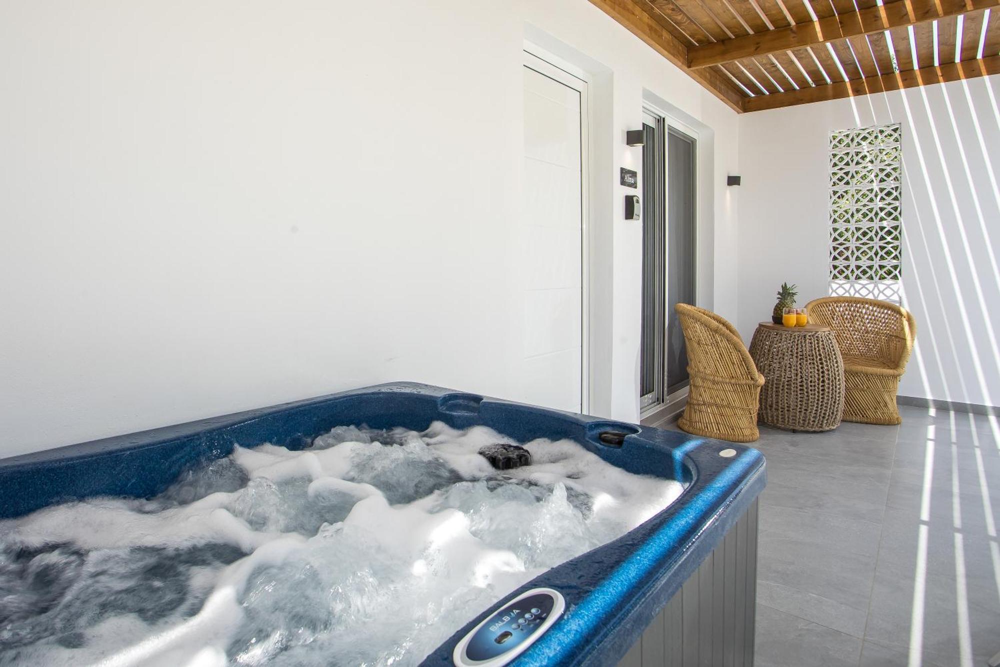 Calma Luxury Studios & Suites Фалираки Экстерьер фото