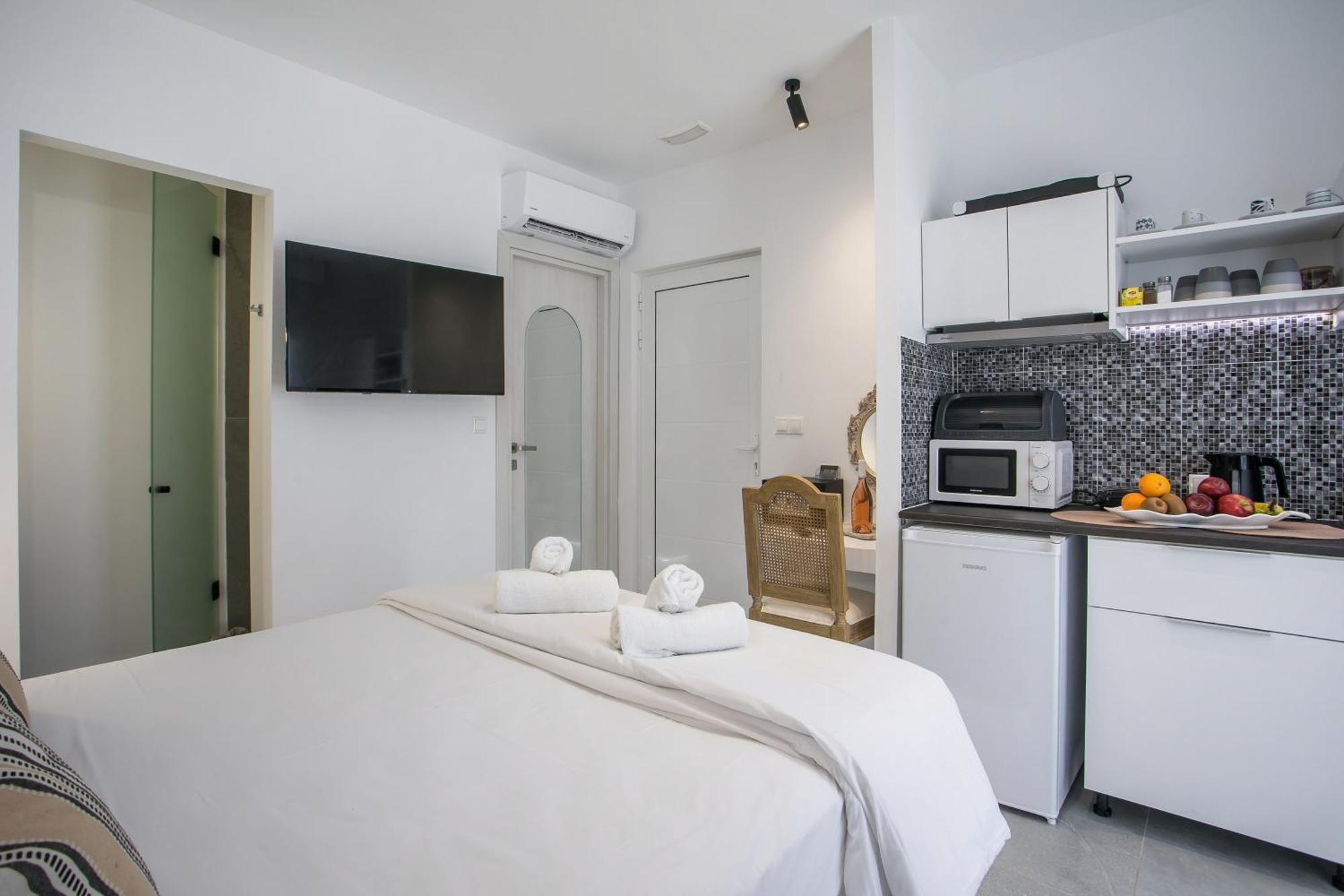 Calma Luxury Studios & Suites Фалираки Экстерьер фото