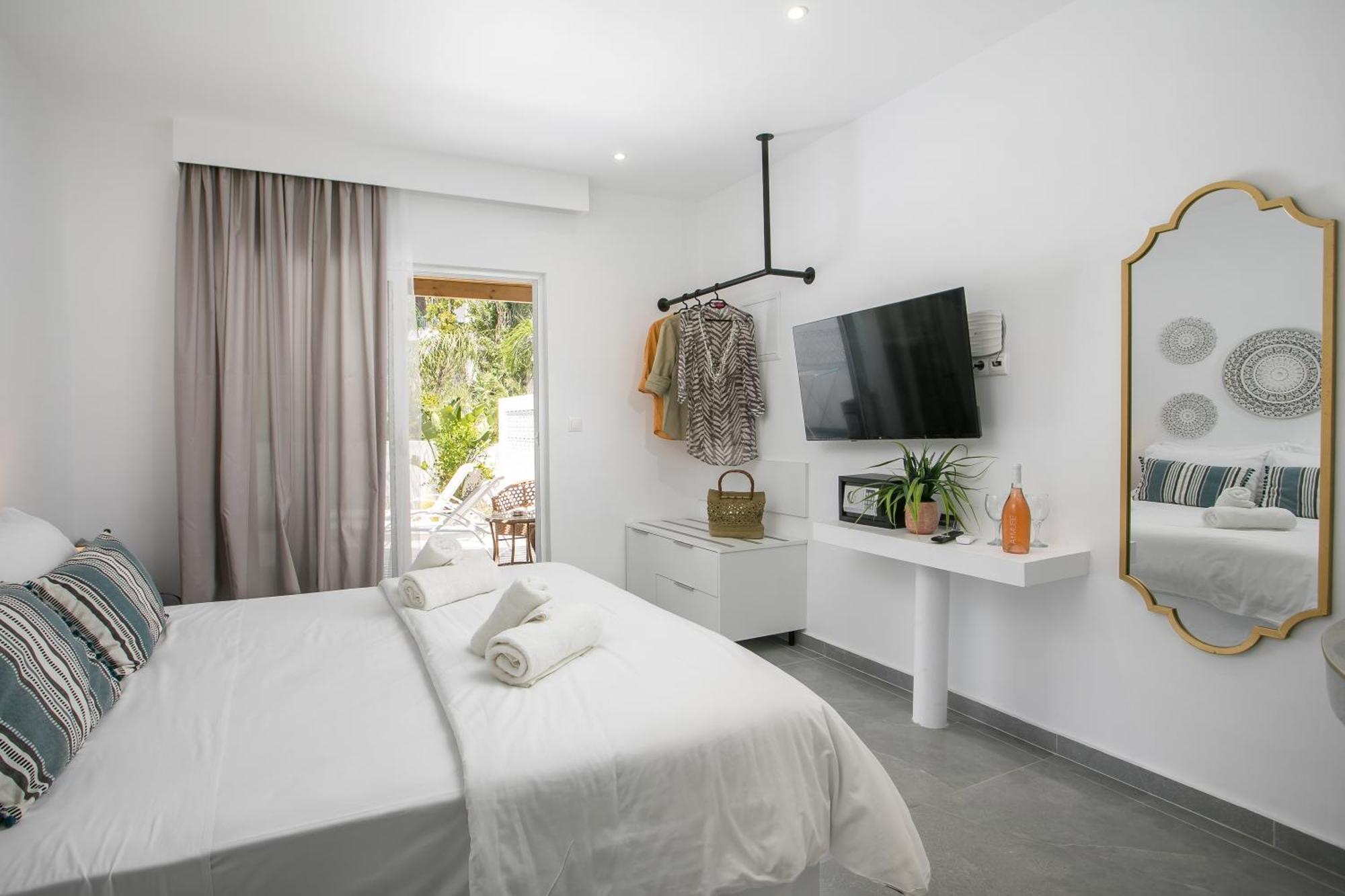 Calma Luxury Studios & Suites Фалираки Экстерьер фото