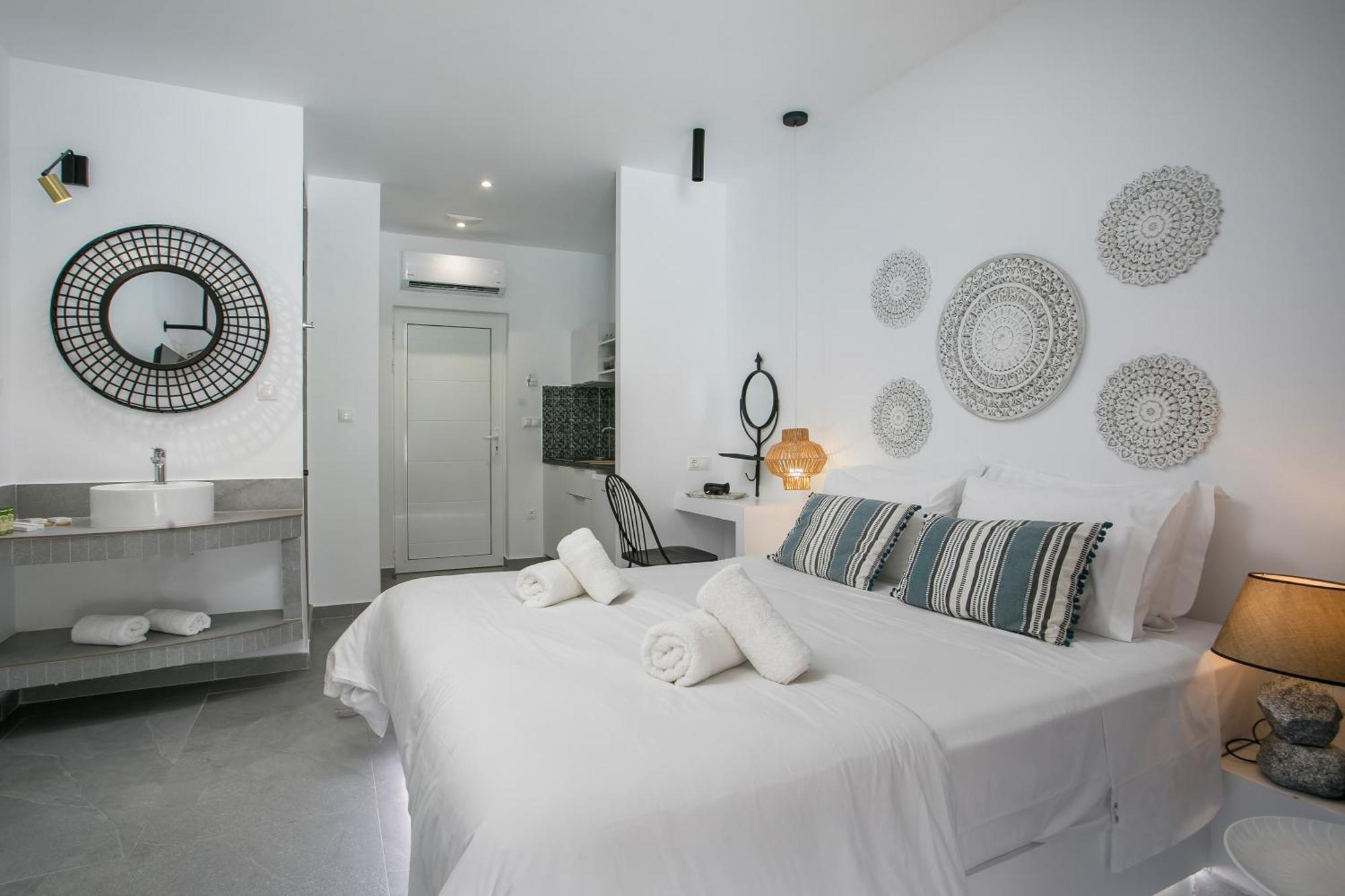 Calma Luxury Studios & Suites Фалираки Экстерьер фото