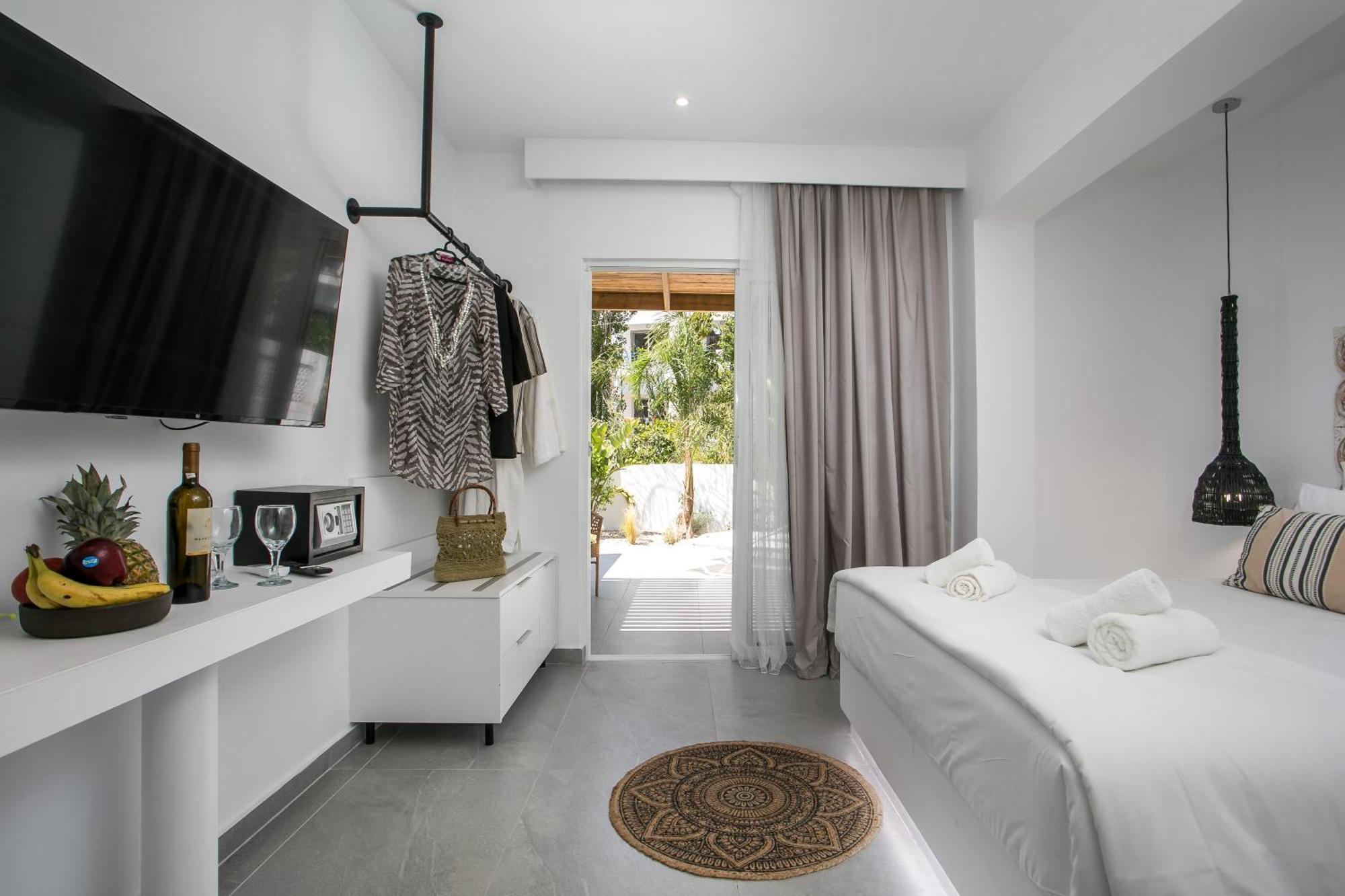 Calma Luxury Studios & Suites Фалираки Экстерьер фото