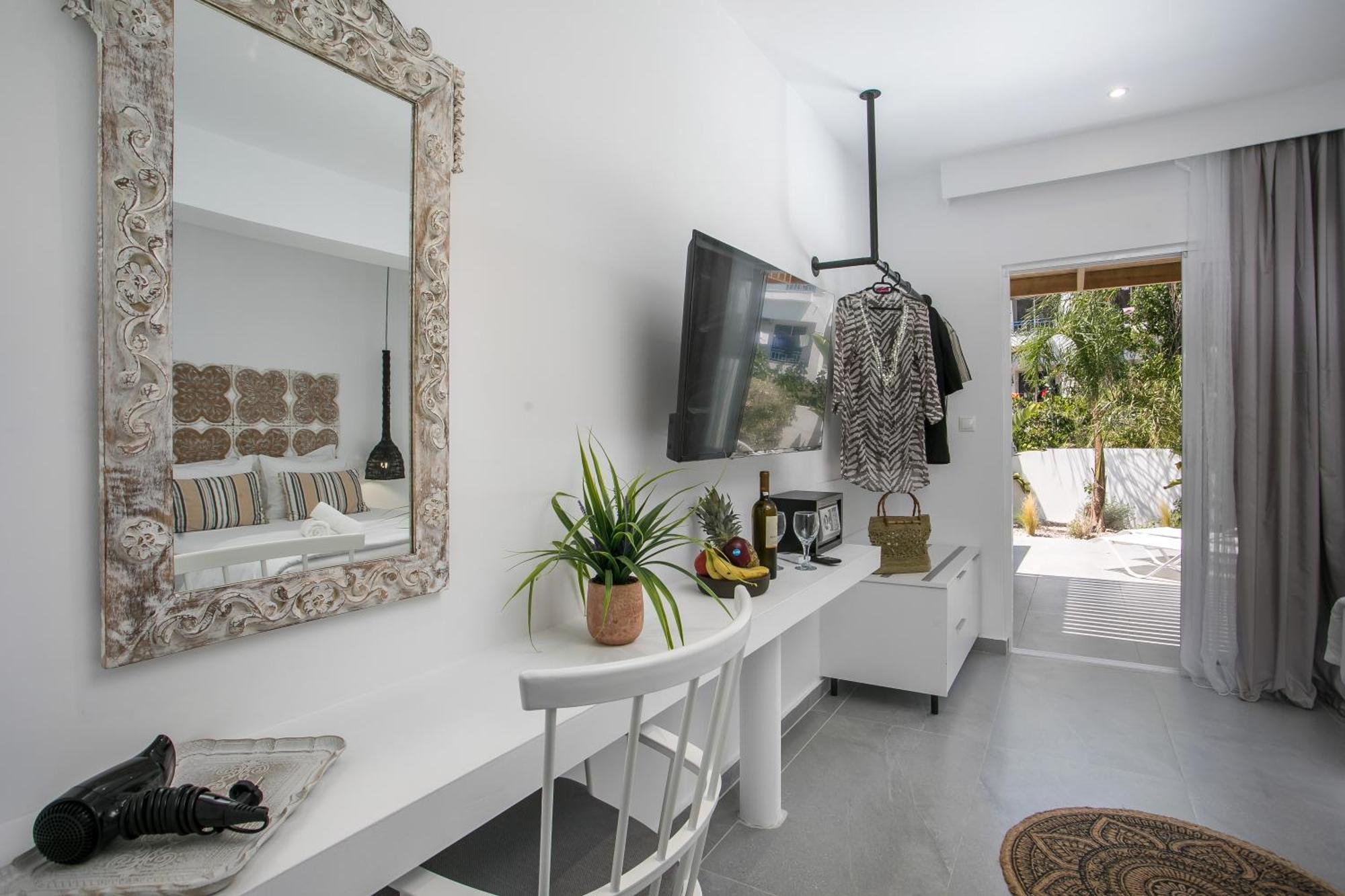 Calma Luxury Studios & Suites Фалираки Экстерьер фото